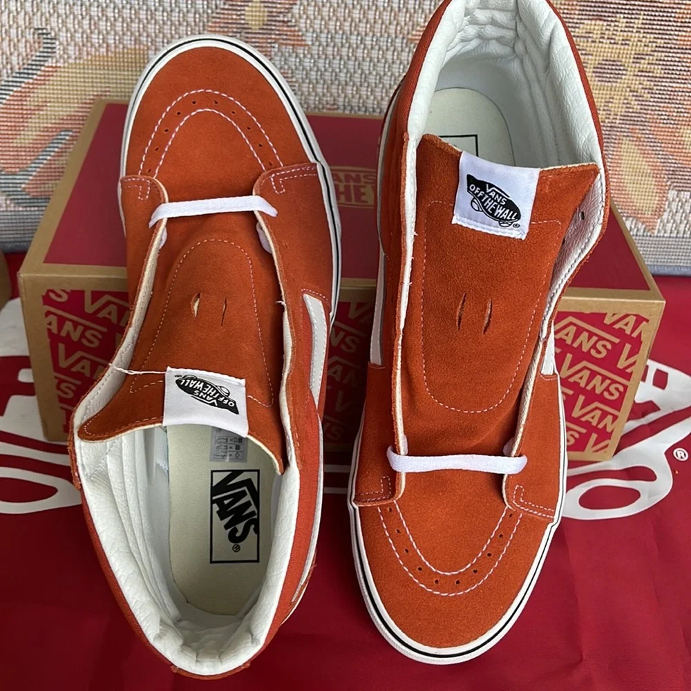 Vans WMNS Sk8-Hi
Color Theory Burnt Ochre
VN0005U9GWP
Sneakers - Picture 13 of 16